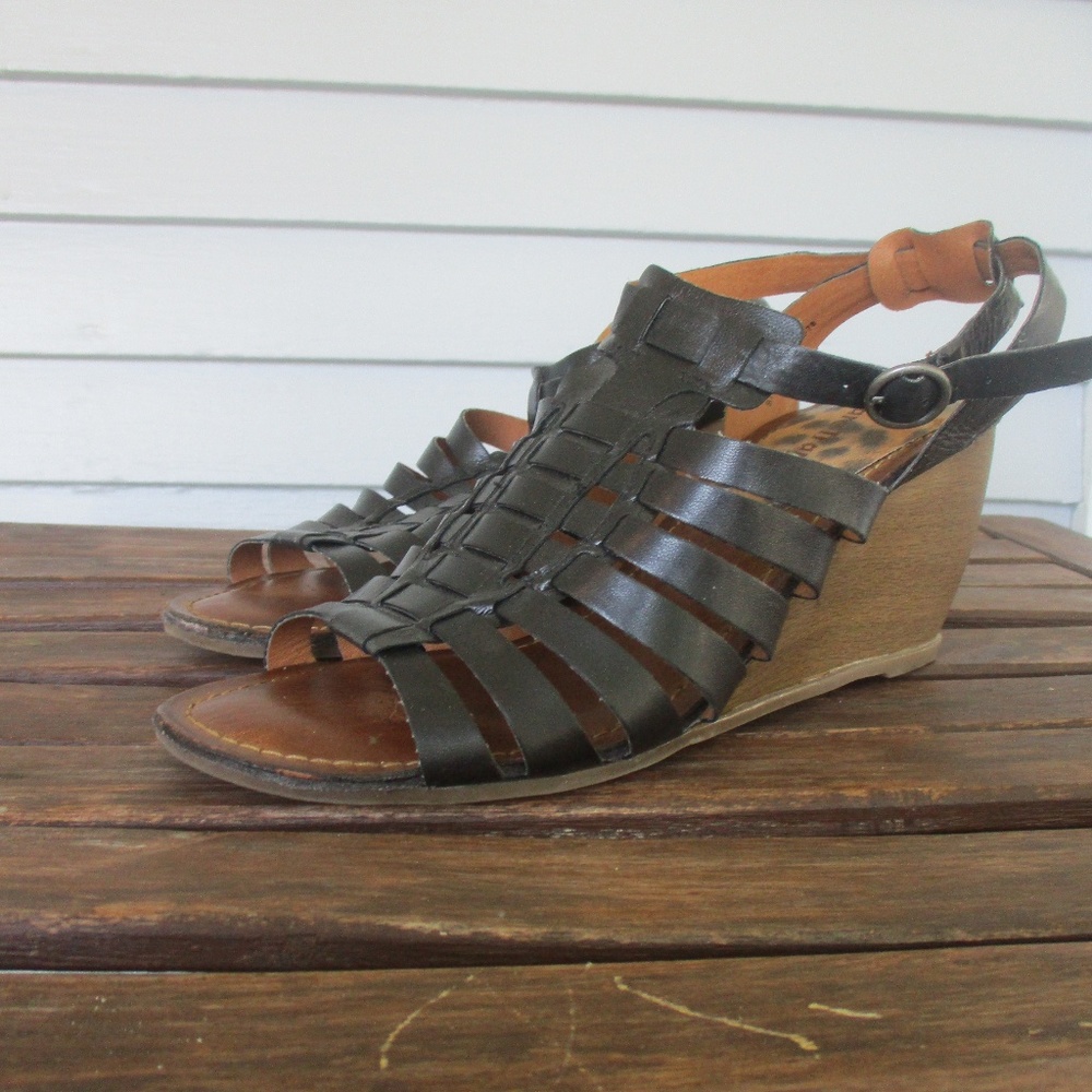 sassy sandals!